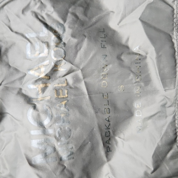 Micheal Kors Packable Down Fill Jackey (Small) - Picture 8 of 8